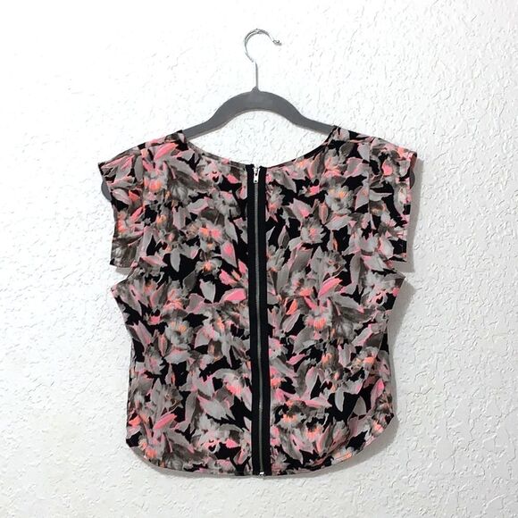 B Jewel crop top size medium - Picture 2 of 16